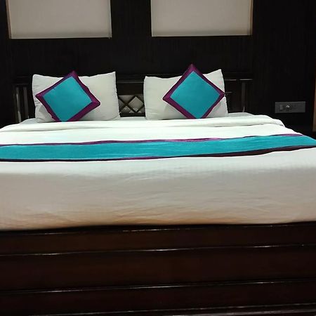 Hotel Little Palace Дибругарх Экстерьер фото