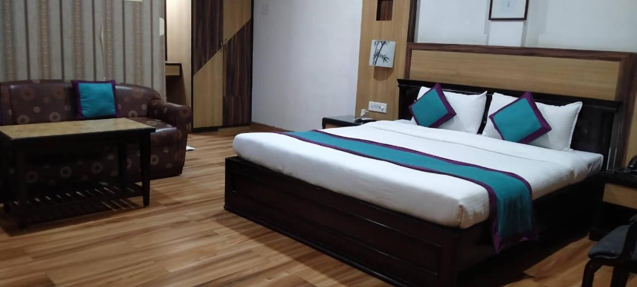Hotel Little Palace Дибругарх Экстерьер фото